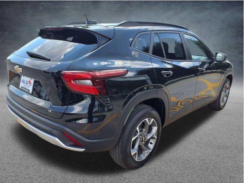 Used 2026 Chevrolet Trax LT FWD image 10