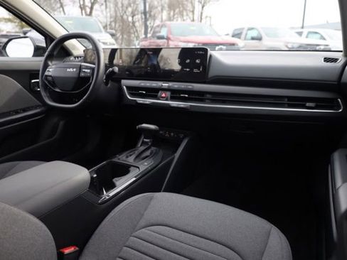 Certified 2025 Kia K4 EX image 33