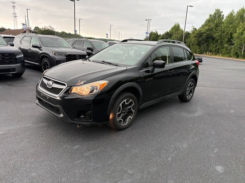 Used 2017 Subaru Crosstrek 2.0i Premium w/ Moonroof Package AWD/4WD image 1