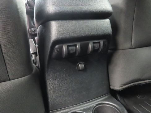 Used 2017 Jeep Wrangler Unlimited Sahara w/ Connectivity Group image 11