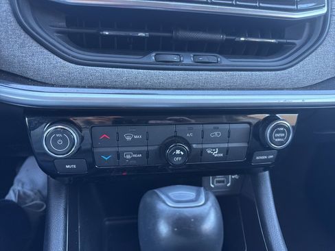 Used 2022 Jeep Compass Latitude image 13