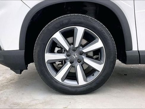 Certified 2025 Honda Pilot Touring image 10