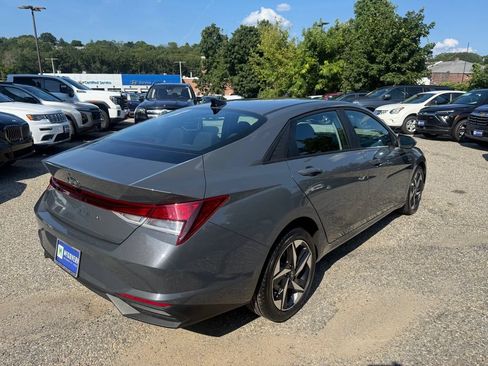Used 2023 Hyundai Elantra SEL w/ Convenience Package FWD image 6