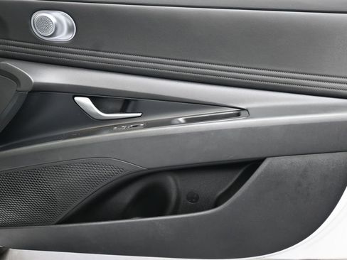 Used 2025 Hyundai Elantra SEL w/ Cargo Package image 11