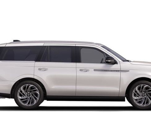 New 2025 Lincoln Navigator Reserve AWD/4WD image 5
