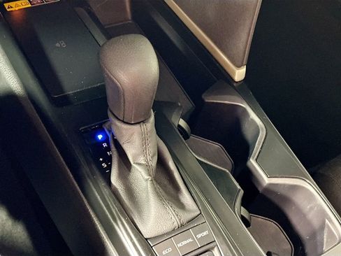 Used 2025 Toyota Camry LE image 17