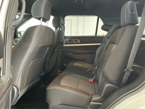 Used 2017 Ford Explorer XLT image 10