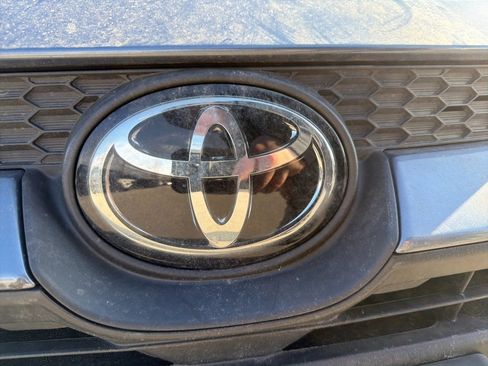 Used 2025 Toyota Corolla LE image 30