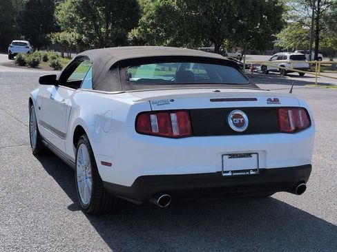 Used 2010 Ford Mustang GT RWD image 5