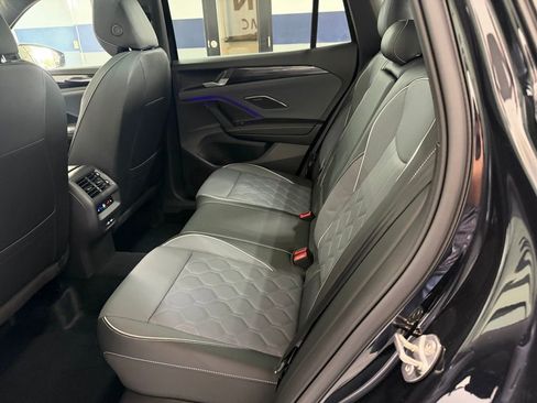 Used 2025 Volkswagen Tiguan SEL R-Line AWD/4WD image 34