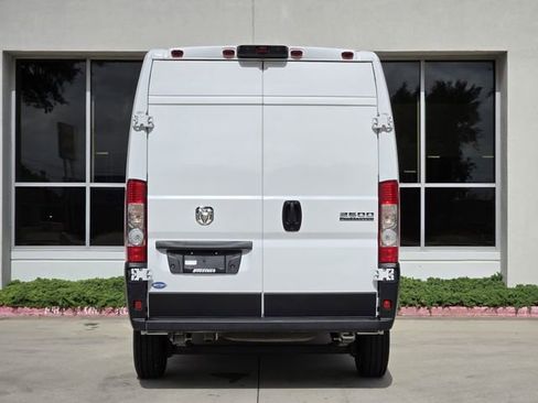 Used 2026 RAM ProMaster 2500 w/ Convenience Group FWD image 6