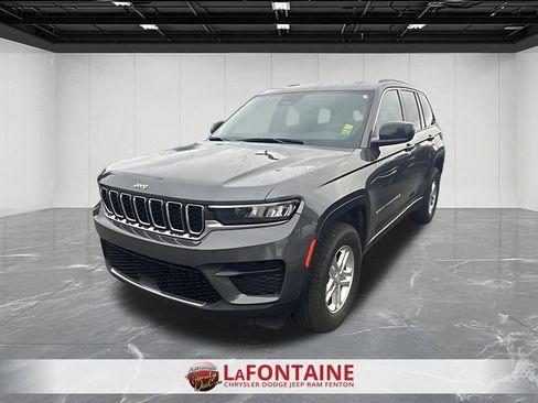 Used 2023 Jeep Grand Cherokee Laredo AWD/4WD image 1