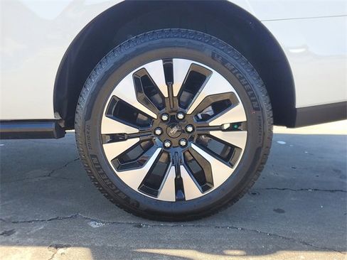 New 2026 Ford Expedition Platinum w/ Driver's Package image 9