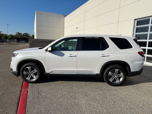 Used 2025 Honda Pilot EX-L image 8