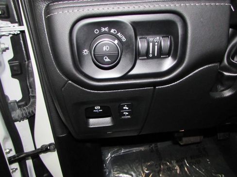 Used 2023 RAM 1500 Limited w/ Body Color Bumper Group image 16