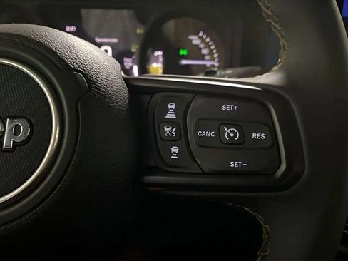 Used 2024 Jeep Wrangler Unlimited AWD/4WD image 39