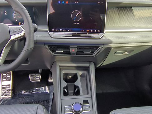 New 2026 Volkswagen Tiguan SE R-Line AWD/4WD image 14