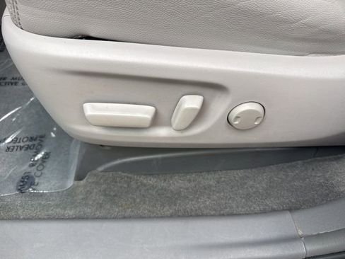 Used 2018 Toyota Sienna XLE w/ XLE Navigation Package image 14