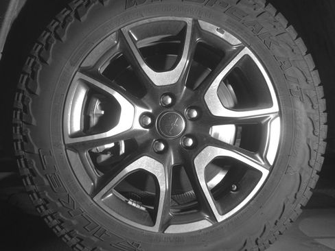 Used 2025 Jeep Compass Trailhawk AWD/4WD image 12