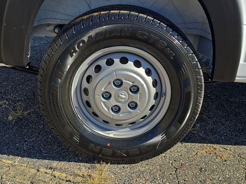 Used 2025 RAM ProMaster 2500 w/ Convenience Group image 5