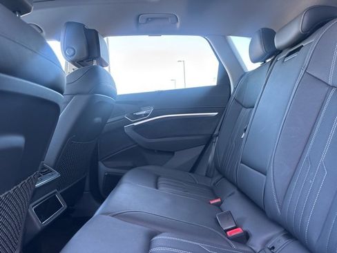 Used 2021 Audi e-tron Prestige w/ Prestige Package image 19