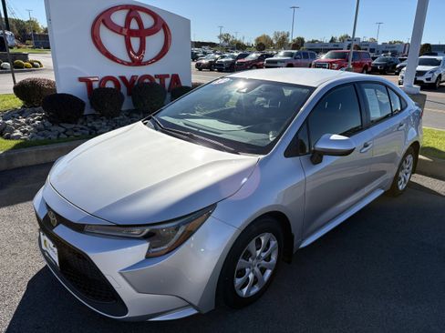 Used 2022 Toyota Corolla LE image 10