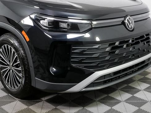 Certified 2025 Volkswagen Tiguan S w/ 18" Wheel Package image 39