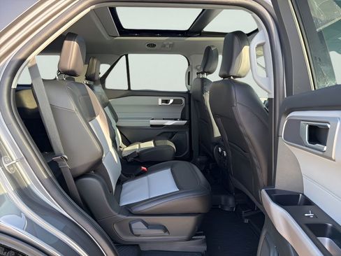 Used 2023 Ford Explorer XLT w/ Equipment Group 202A image 13
