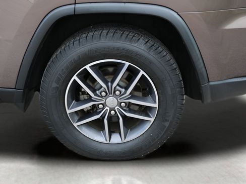 Used 2017 Jeep Grand Cherokee Limited RWD image 9