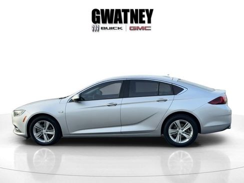 Used 2018 Buick Regal Preferred image 3