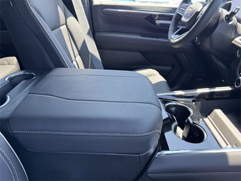 New 2025 Chevrolet Suburban Premier image 7