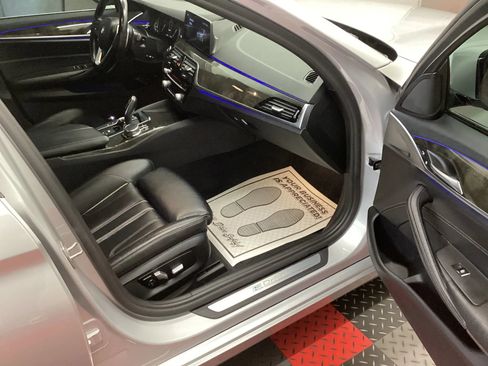 Used 2018 BMW 530e xDrive w/ Premium Package 2 AWD/4WD image 11