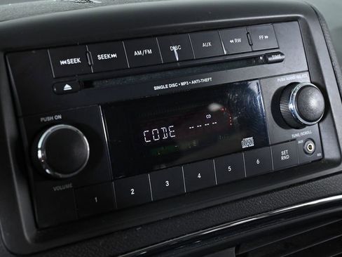 Used 2016 Dodge Grand Caravan SXT image 11