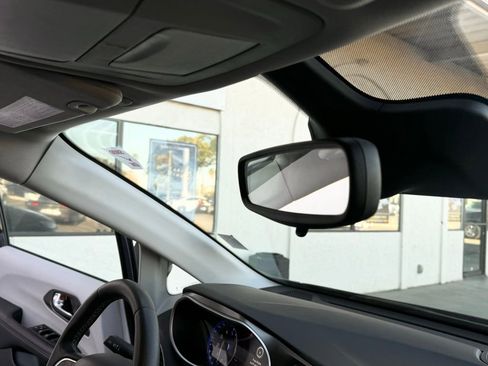 Used 2023 Chrysler Pacifica Touring-L image 26