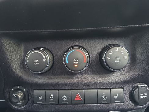 Used 2014 Jeep Wrangler Unlimited Sahara w/ Dual Top Group AWD/4WD image 26