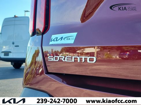 Certified 2025 Kia Sorento S w/ Panoramic Sunroof Package FWD image 9