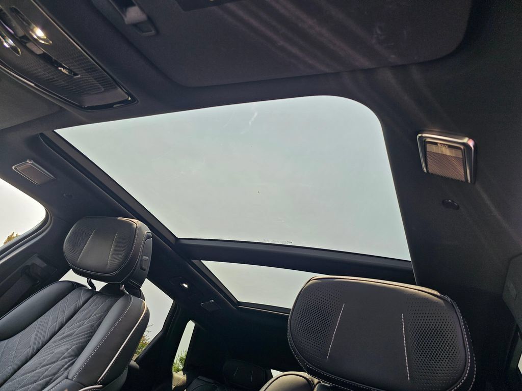 New 2026 Cadillac Lyriq V AWD/4WD image 21