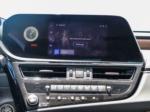 Used 2025 Lexus ES 300h w/ Premium Package FWD image 16