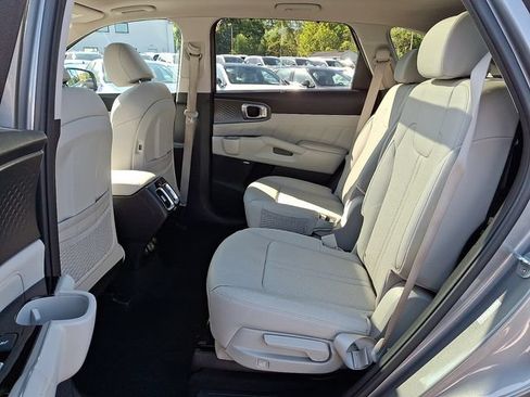 Certified 2023 Kia Sorento SX Prestige w/ Panoramic Sunroof Package AWD/4WD image 10