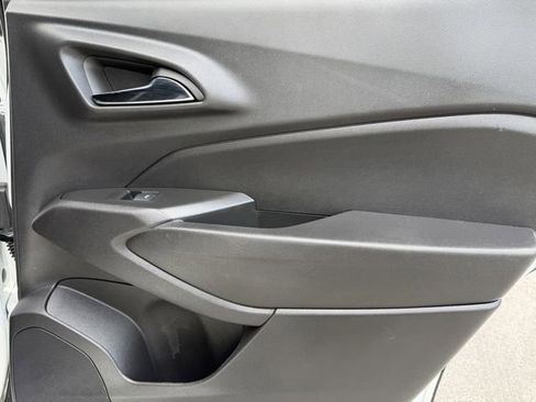 Used 2025 Chevrolet Trax RS w/ Sunroof Package FWD image 27