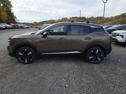 New 2026 Nissan Kicks SR AWD/4WD image 2