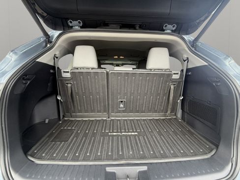 Used 2022 Toyota Highlander XLE image 13