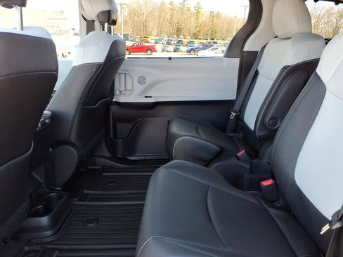New 2026 Toyota Sienna XSE AWD/4WD image 7