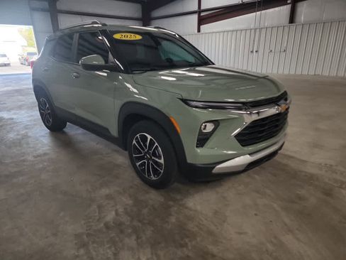 Used 2025 Chevrolet TrailBlazer LT w/ Convenience Package image 7