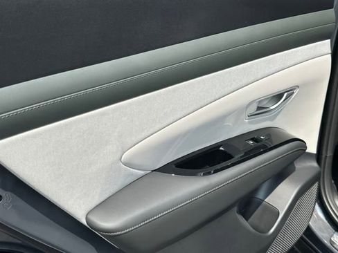 New 2025 Hyundai Tucson Limited image 16