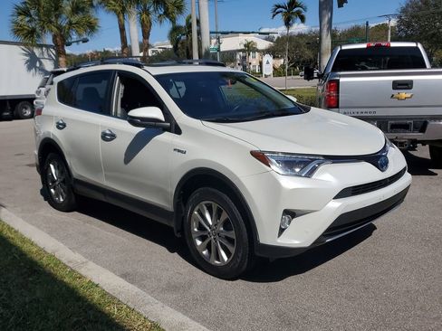 Used 2018 Toyota RAV4 Limited image 7