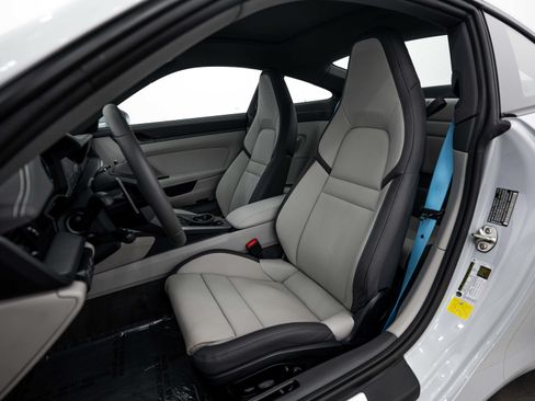 Certified 2025 Porsche 911 Carrera RWD image 5