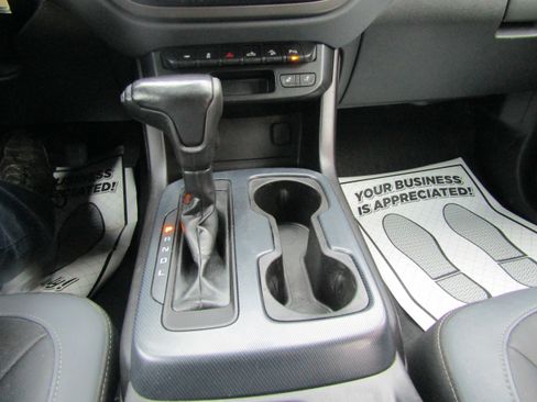 Used 2019 Chevrolet Colorado Z71 w/ Z71 Midnight Edition image 10