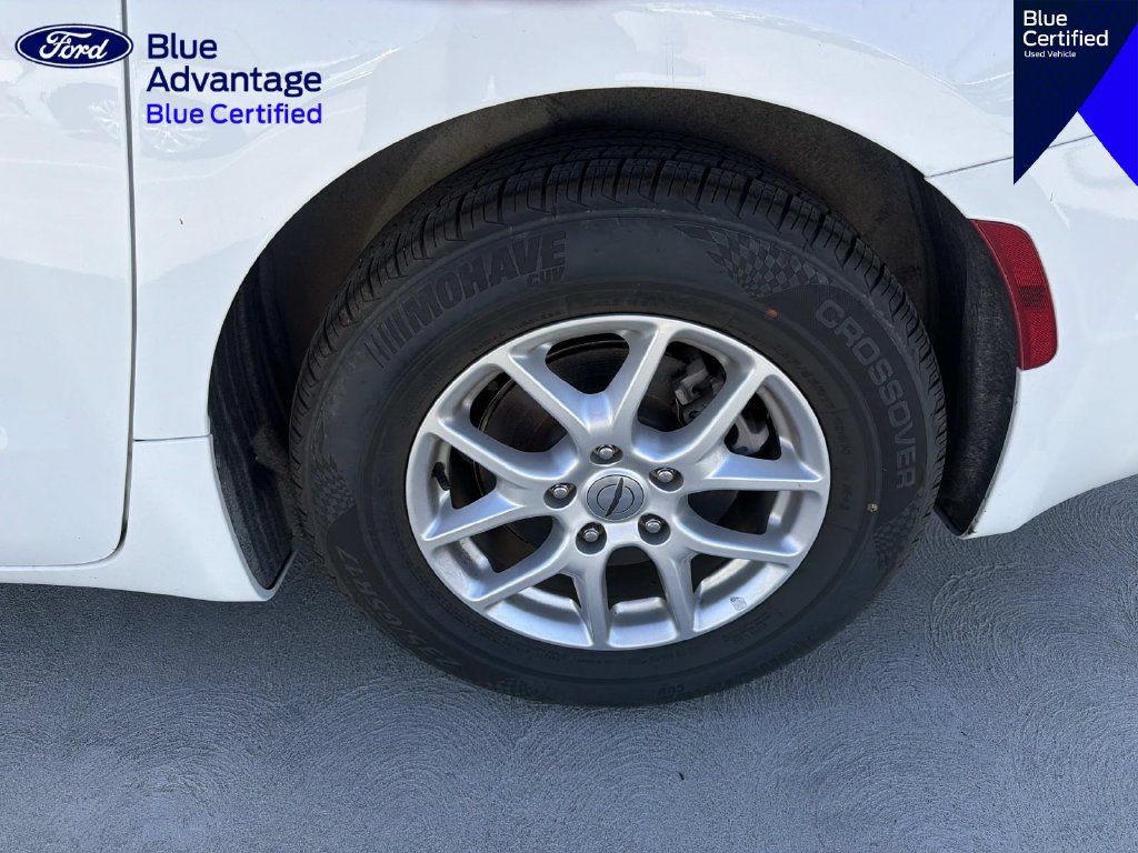 Used 2023 Chrysler Pacifica Touring-L FWD image 8