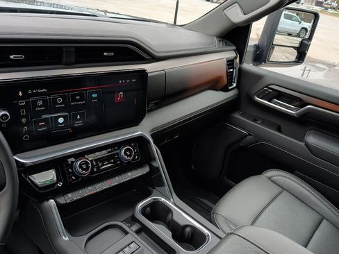 Used 2025 GMC Sierra 3500 Denali w/ Denali Reserve Package image 21